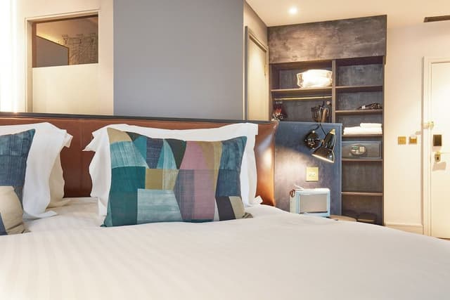 Suite, 1 King Bed (Furnished Balcony)