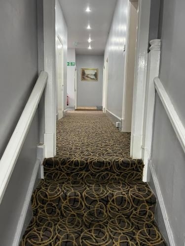 แอสเชตัน อาร์ม โฮเต็ล (Assheton Arms Hotel)3