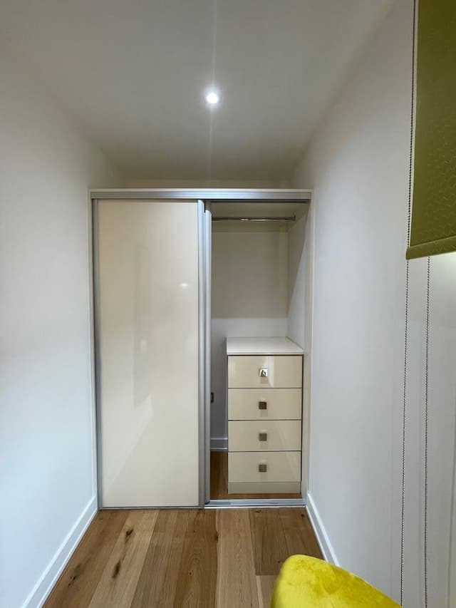 Basic Studio, 1 King Bed, Kitchenette