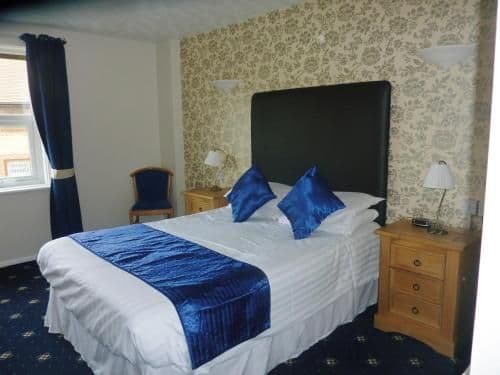 Double room-Premier-Ensuite-with shower over bath