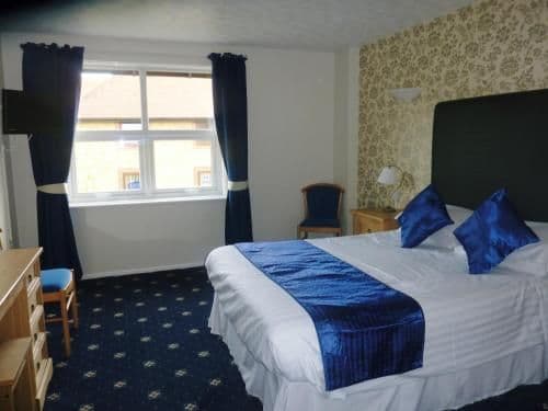 Double room-Premier-Ensuite-with shower over bath