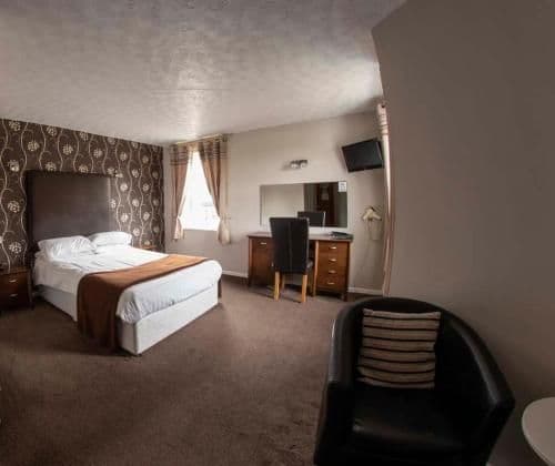 Double room-Premier-Ensuite-with shower over bath