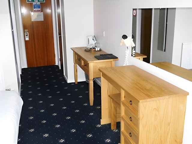 Double room-Standard-Ensuite- with shower over bath