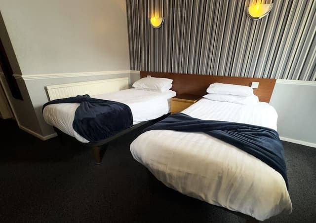 Triple Room, Ensuite (with shower over bath)