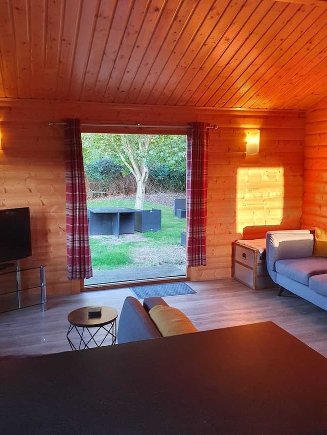 Comfort Cabin, 2 Bedrooms, Garden View