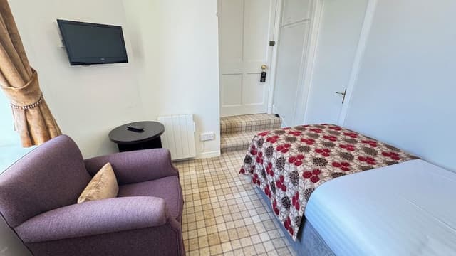 Single Room, Sea View (Ben Wyvis)