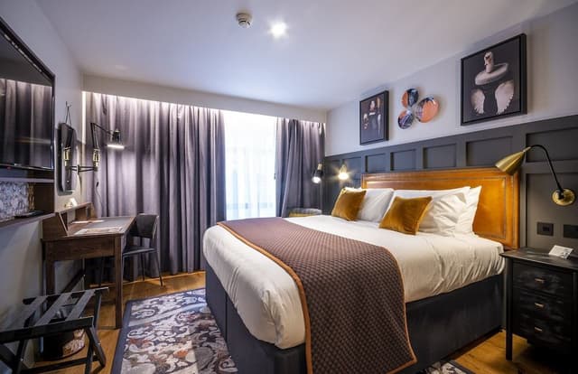 Standard Room, 1 King Bed