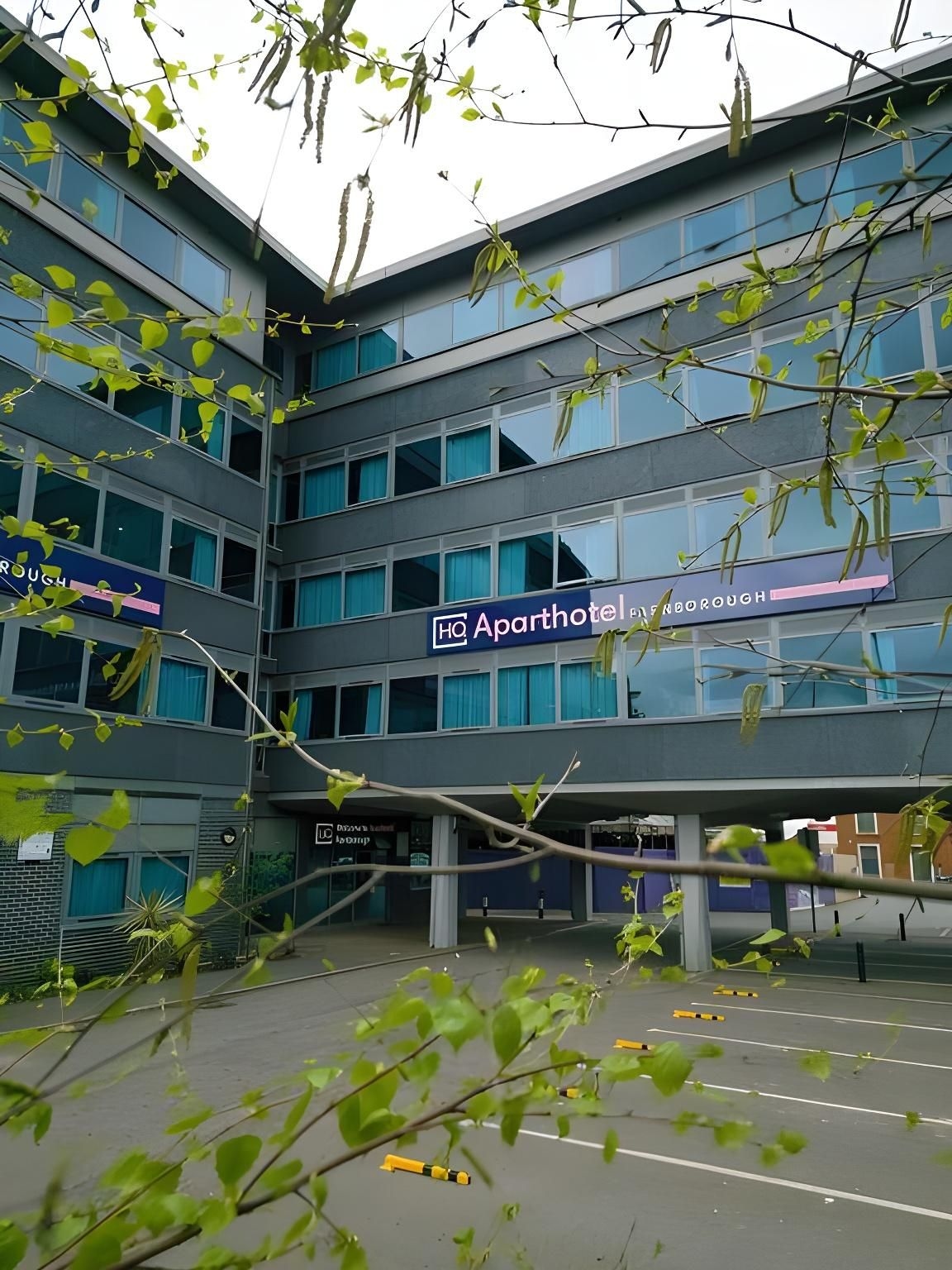 HQ ApartHotel Farnborough1
