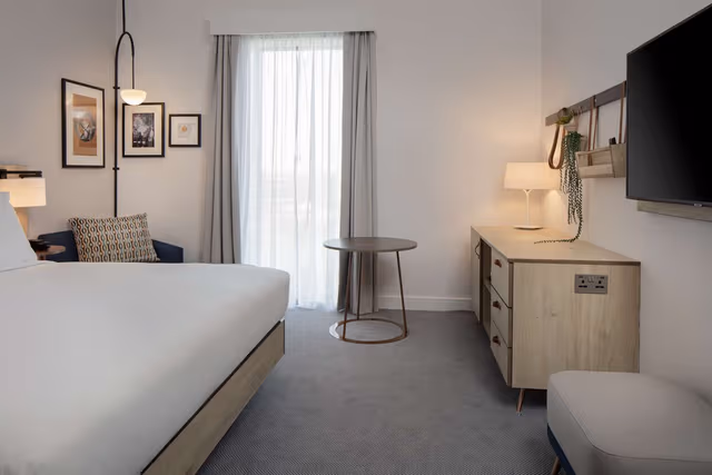 KING ROOM