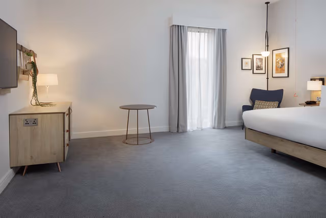 QUEEN ACCESSIBLE ROOM