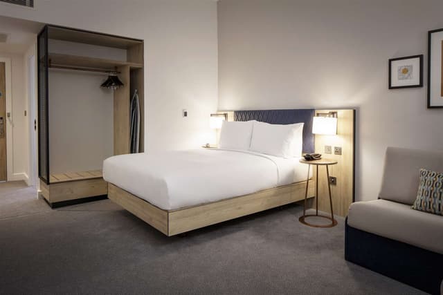 QUEEN ROOM WITH SOFA BED