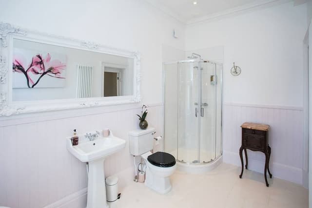 Deluxe Double Room, Ensuite (and Cathedral View)