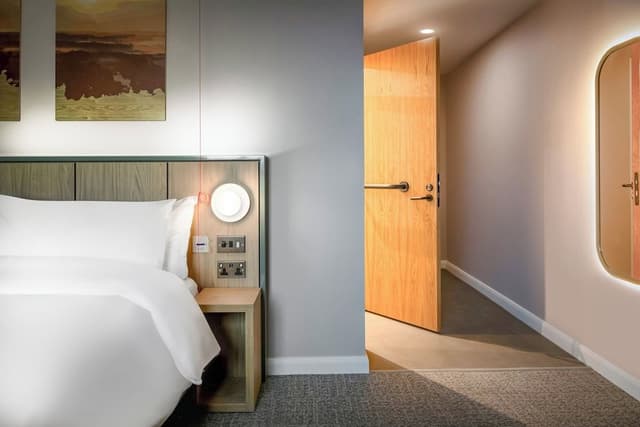 Standard Room, 1 King Bed, Accessible (Super King)