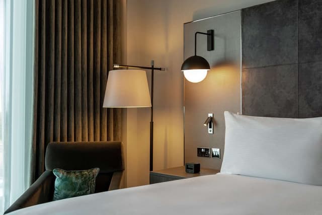 KING SUITE WITH BALCONY AND LOUNGE ACCESS
