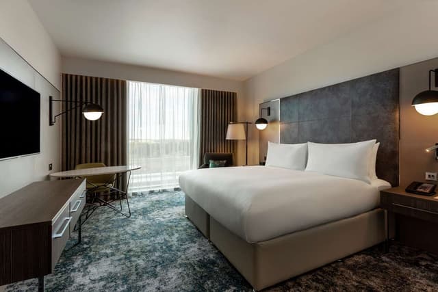 KING EXECUTIVE GUEST ROOM WITH LOUNGE ACCESS