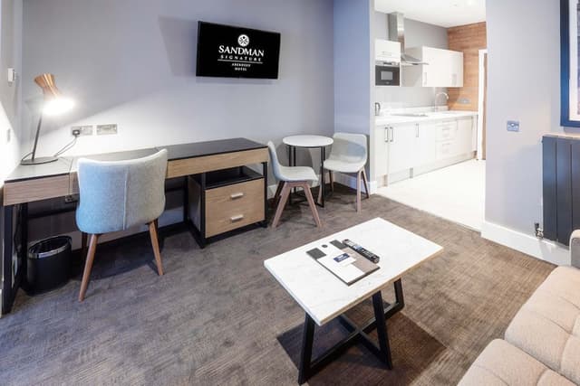 Deluxe Suite, 1 Bedroom, 1 King, Sofa Bed, Kitchenette