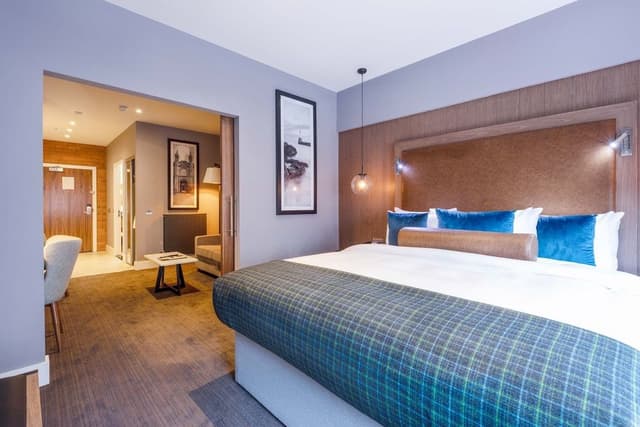 Deluxe Suite, 1 Bedroom, 1 King, Sofa Bed, Kitchenette