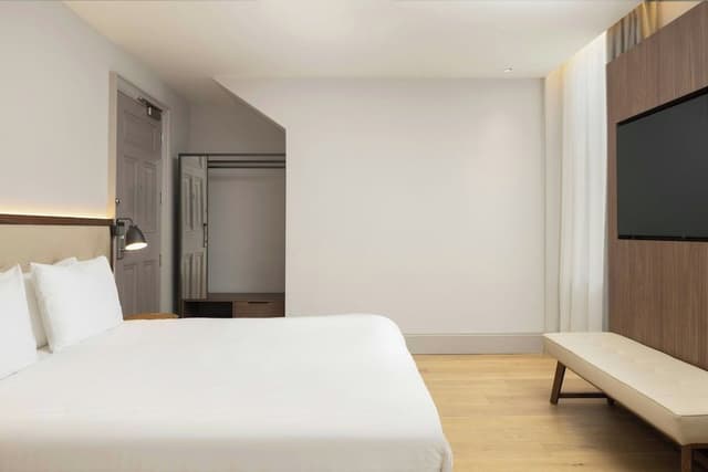 Room, 1 King Bed, City View