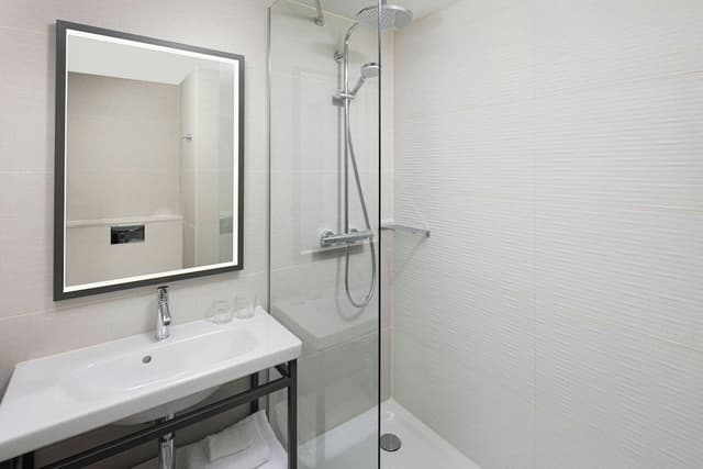 Deluxe Room, 1 King Bed (Corner)
