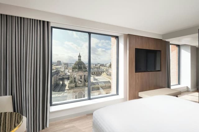Deluxe Room, 1 King Bed (Corner)