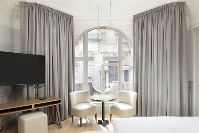 Deluxe Room, 1 King Bed (Corner)