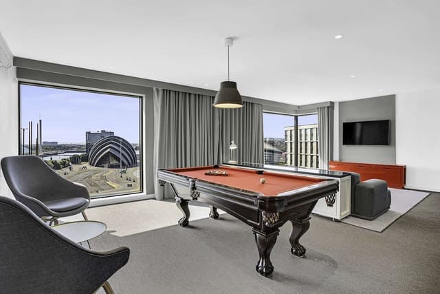Suite (Feature)