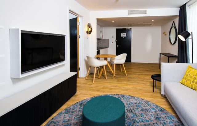 Suite, 1 Bedroom, Kitchen (East Dock View)