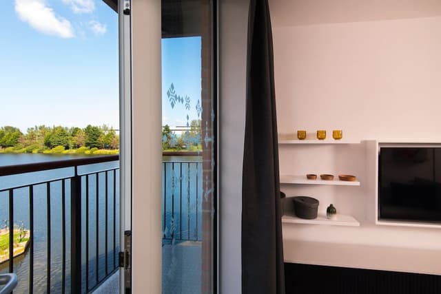 Suite, 1 Bedroom, Kitchen (East Dock View)