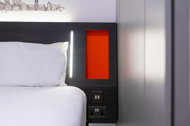 Twin Room With Window