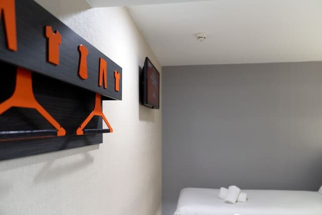 Twin Room With Window