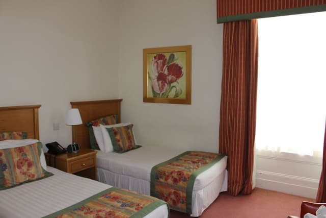 Twin Room, Ensuite (Single Beds)