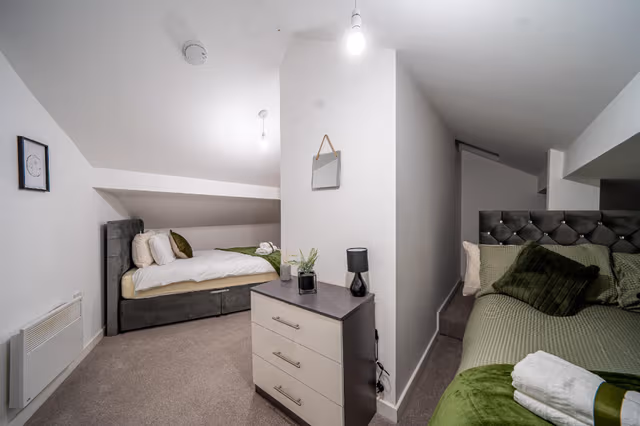 Apartment-Comfort-Private Bathroom-Street View-Close 2 Hollingworth Lake