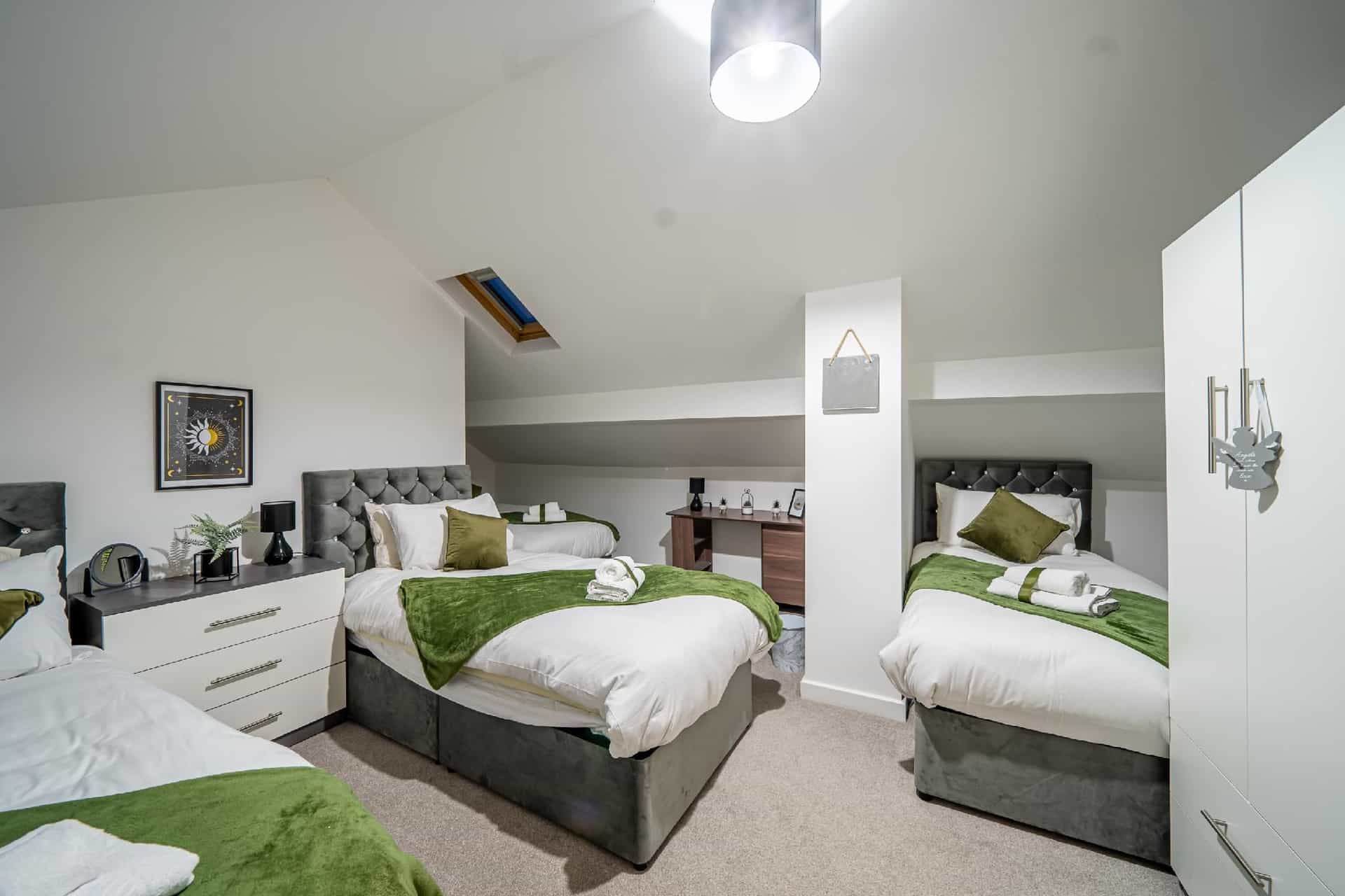 2-Bedroom Cozy Hideaway Close to Hollingworth Lake in Milnrow 2-Bedroom Cozy Hideaway Close to Hollingworth Lake in Milnrow