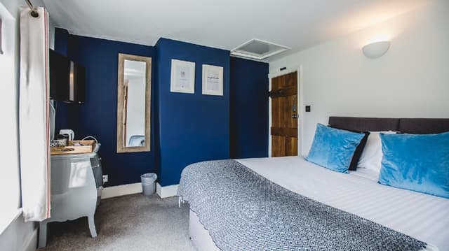 double room-ensuite with shower