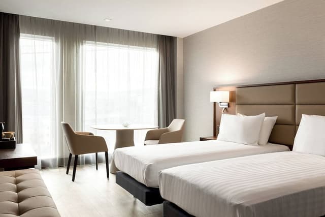 Standard Room, 1 King Bed, City View