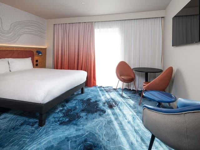 Superior Room, 1 King Bed, Kitchenette