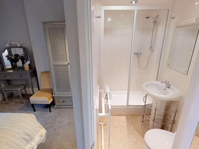 Luxury Double Room, Ensuite, Sea View (Midships King)
