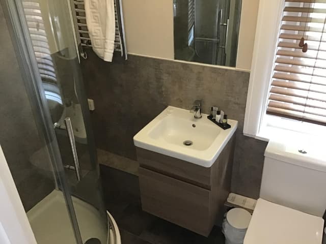 Double Or Twin-Ensuite with Shower