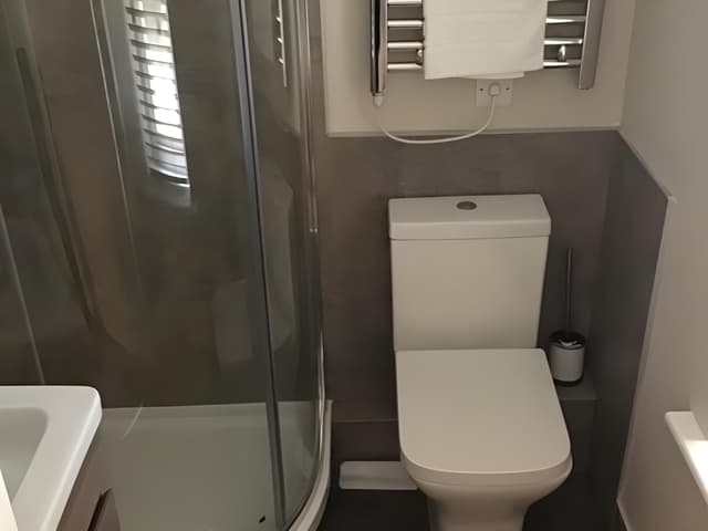 double room-ensuite with shower