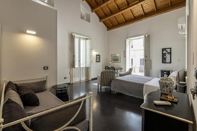 Suite with Balcony and Sea View