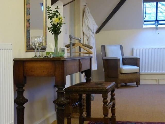 Superior Suite, Ensuite (Jasmine - King )
