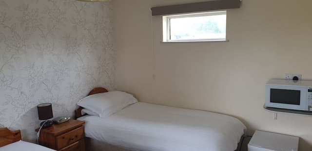 Superior Twin Room (Ensuite with Shower, Garden View)