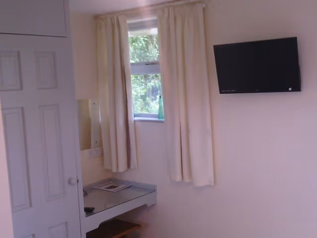 Superior Twin Room (Ensuite with Shower, Garden View)