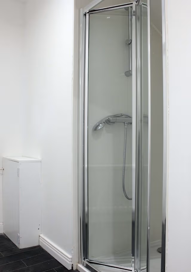 Family Apartment, Private Bathroom (McGlynn Suite)