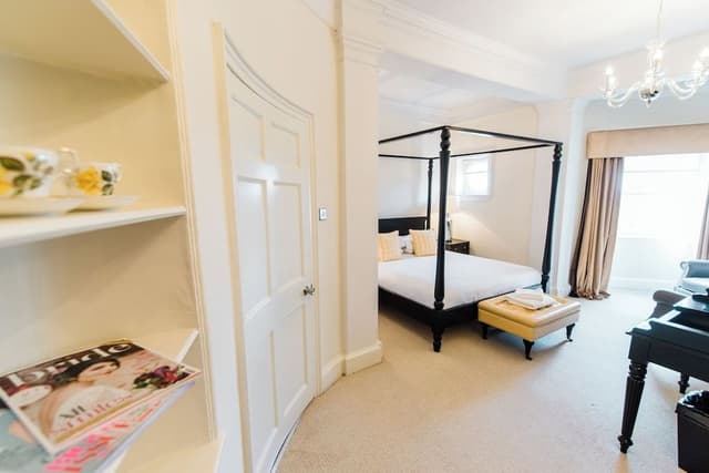 Signature Room, 1 King Bed (Main House)