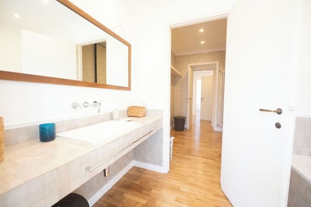 Bright and Lovely Apartment in San Lorenzo (Via degli Equi 60)