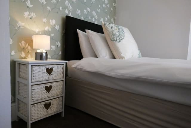 Signature Suite, Ensuite (Linton)