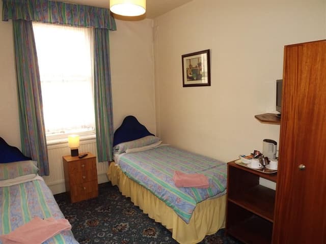Twin Room-Shared Bathroom