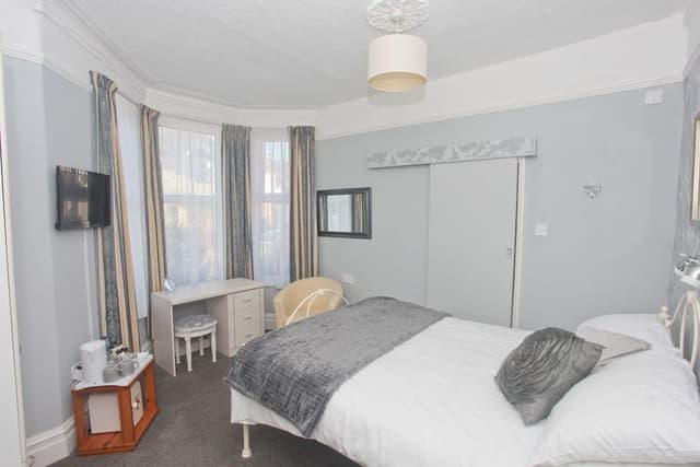 Classic Double Room, Ensuite, Garden View