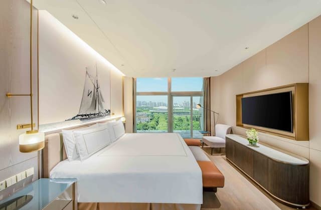 Premium Room, 1 King Bed, Club Lounge Access (High Floor, Lounge Access)